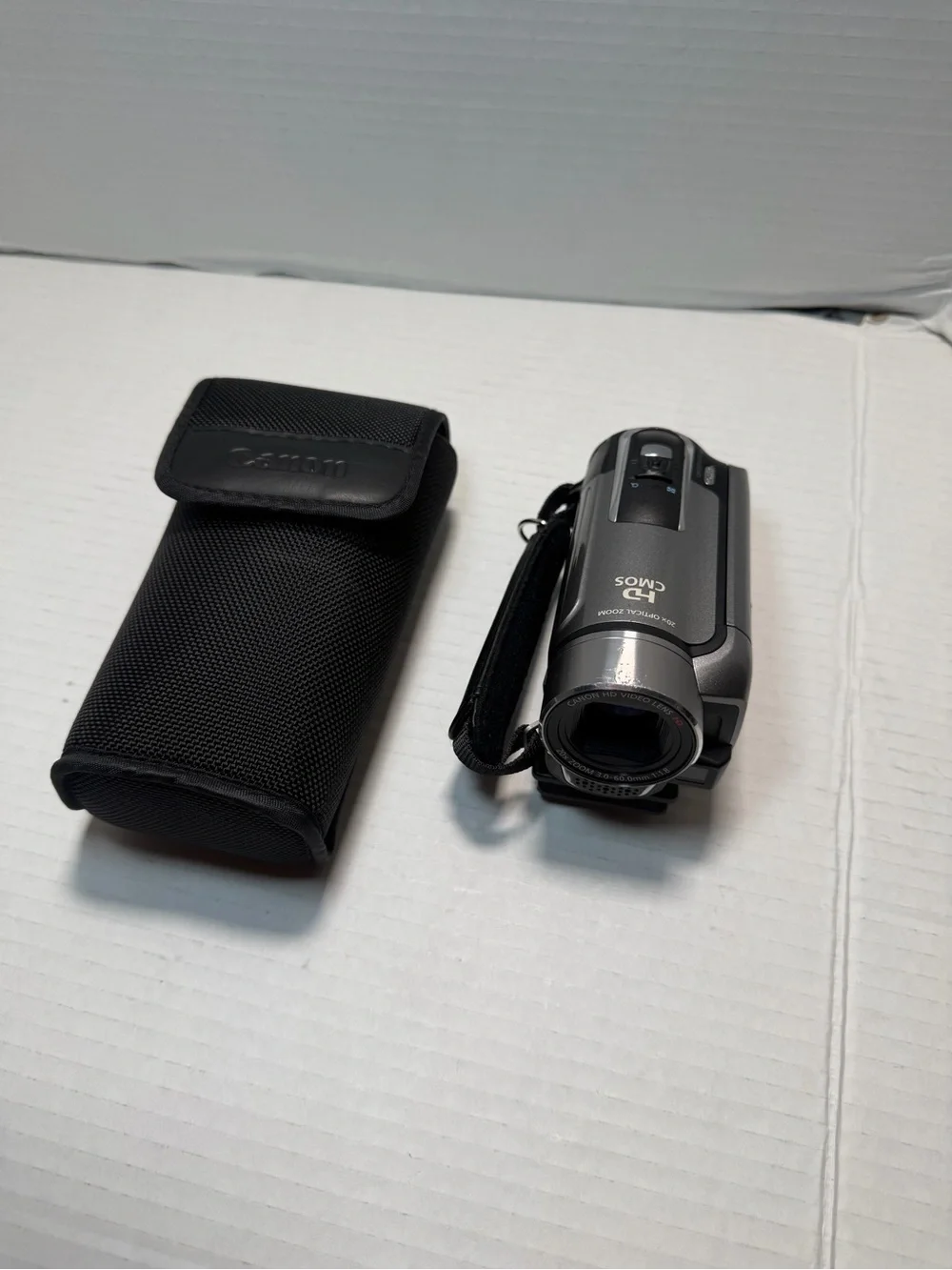 Canon Vixia HF R100 1.56 MP HD CMOS 20x Optical Zoom For Parts Or Repair